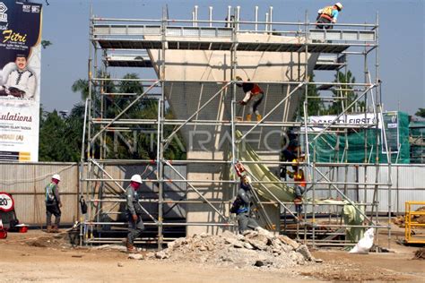 PROYEK PEMBANGUNAN SIMPANG SUSUN SELATAN ANTARA Foto