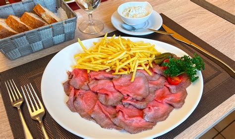 Roastbeef Avec Pommes Frites Allumettes Et Salade Pour Ou Personnes