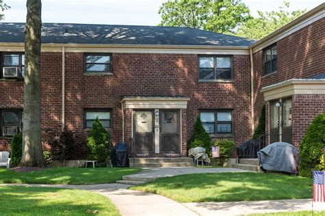 Windsor Oak Apartments In Oakland Gardens NY Apartments