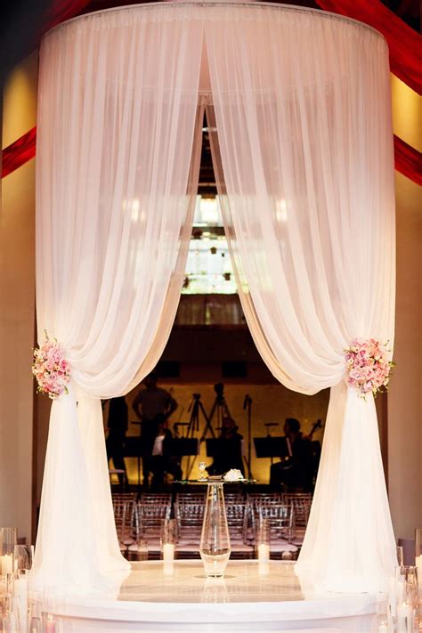 Modern Ombre Chicago Wedding At River East Art Center In 2024