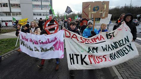 Klima Demo Schüler fordern Klimanotstand in Friedrichsdorf bei Frankfurt