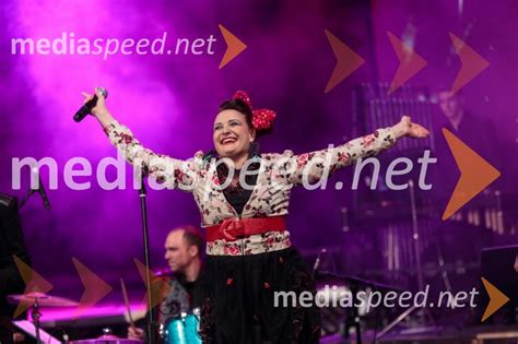 Maja Pihler Bilbi pevka Nude in Simfonični orkester koncert ob 20