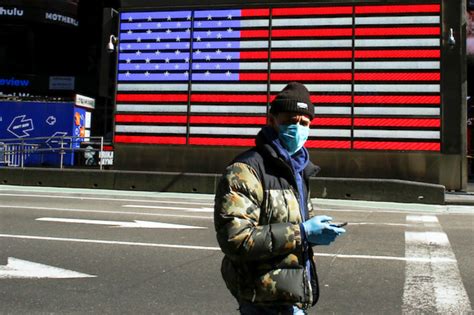 Lo Stato Di New York Introduce Di Nuovo L Obbligo Di Mascherina Al Chiuso