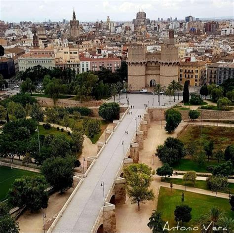 Torres De Serranos Valencia Monumento Y Mirador Del Centro