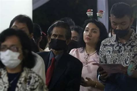 Penuh Khidmat Misa Malam Natal 2022 Gereja Katedral Jakarta Tertib Dan