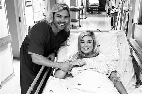 PICS: Springbok scrum-half Faf de Klerk is a dad!