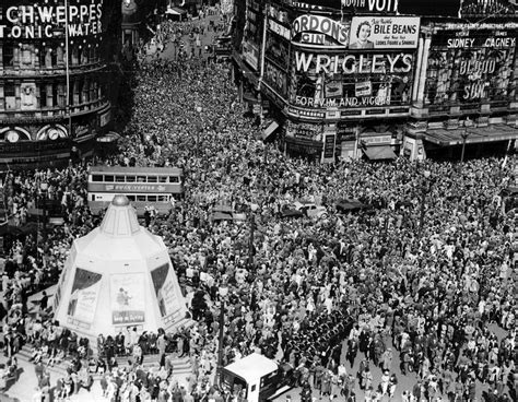 Vj Day Celebrations 1945 Incredible Black And White Photographs