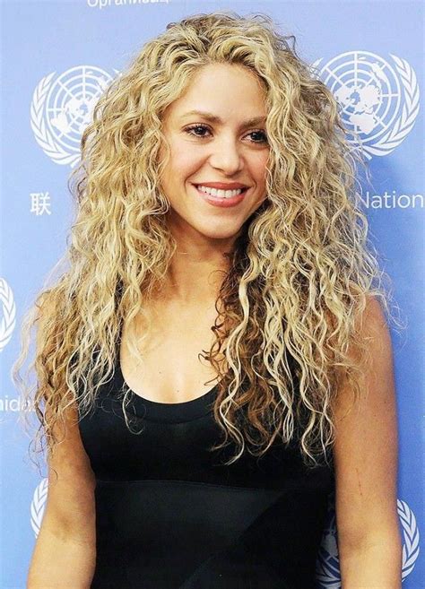 Shakira Curly Hair Haircutsforlongcurly Shakira Hair Hair Styles Curly Hair Styles