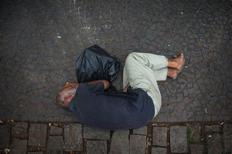 Para 43 dos brasileiros número de moradores de rua aumentou 04 01