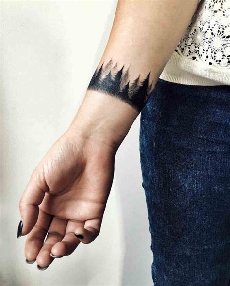 Lista Foto Tatuajes De Pulseras En El Brazo Para Mujer Mirada Tensa