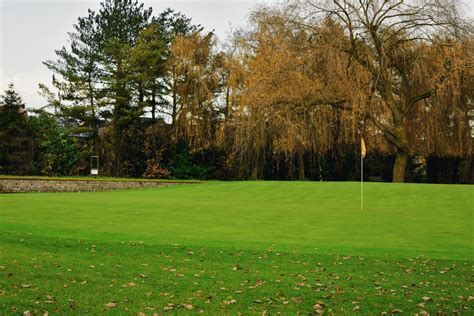 Golf Court in Autumn · Free Stock Photo