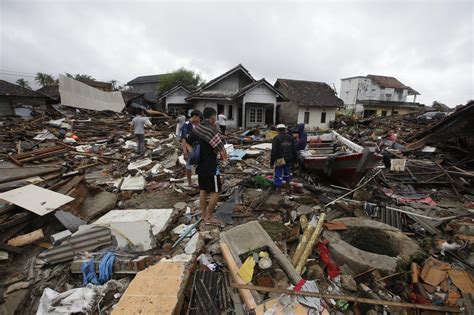 Tsunami In Indonesien Zahl Der Todesopfer Steigt Auf Web De