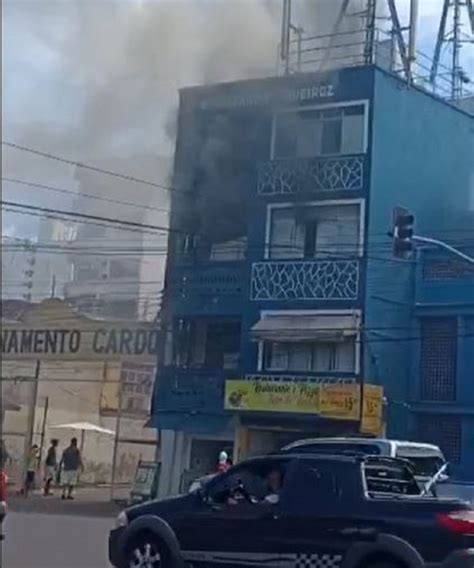 Notícias Incêndio destrói apartamento em edifício na rua Floriano