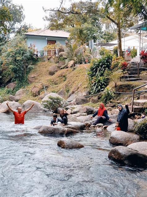 Chalet Tepi Sungai Di Johor