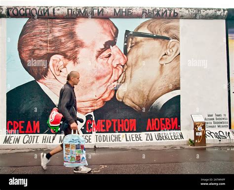 Muro Berlino Caduta Immagini E Fotos Stock Alamy