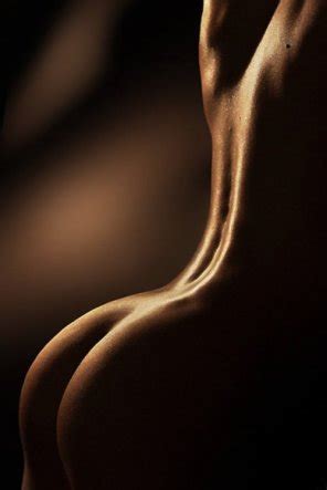 Very Puffy Peach Lips Pussy Porn Photo