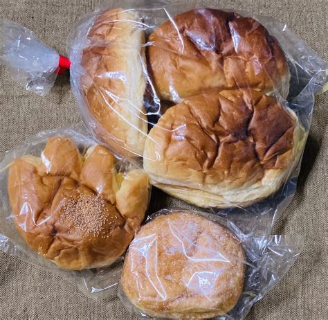 もといまさあき On Twitter 現場近くの評判の良いパン屋さんで名物🥐×5あんぱん買ったらサービスでクリームパン貰ってしまった件🥖🍞🥐🥞