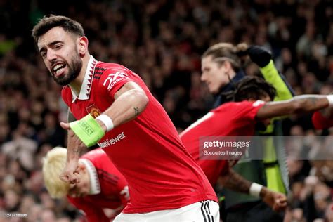 Bruno Fernandes Of Manchester United Celebrates 2 1 During The Uefa