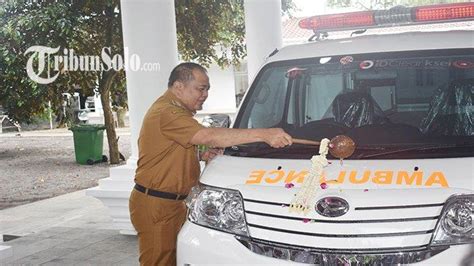 Karanganyar Dapat Ambulans Dari Pasar Modal Indonesia Juliyatmono