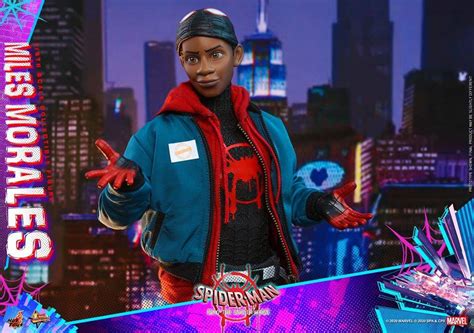 Spider Man Into The Spider Verse Arriva La Hot Toys Di Miles Morales