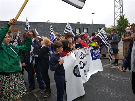 Guingamp Mai Mobilis S Pour La D Fense De La Langue Bretonne Et