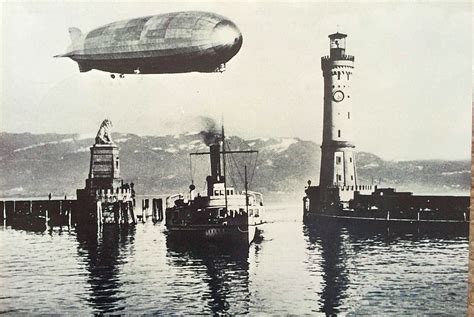 28 6 1932 Luftschiff LZ 127 Graf Zeppelin über der Hafeneinfahrt von