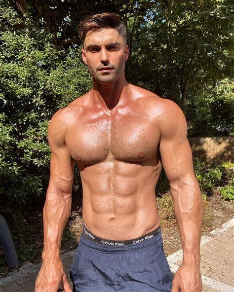 Thiago Lazzarato On Instagram 35c In London For Almost A Week