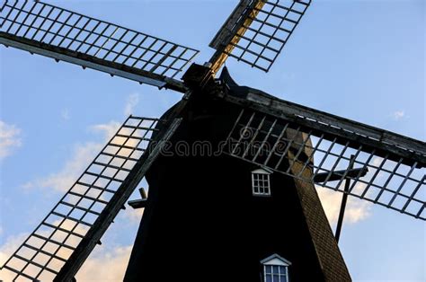 De oude windmolen stock afbeelding. Afbeelding bestaande uit ...
