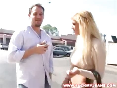 Une Blonde Au Gros Seins Se Fait Baiser Heureporno