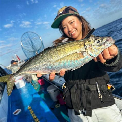 渕上万莉 さんのインスタグラム写真 渕上万莉 Instagram「美味しい魚の五目釣り🎣☀️ 休日凪予報やったので和歌山の岬丸さんで日