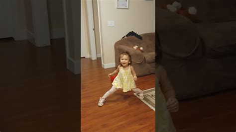 20 Months Old Toddler Doing Splits Youtube