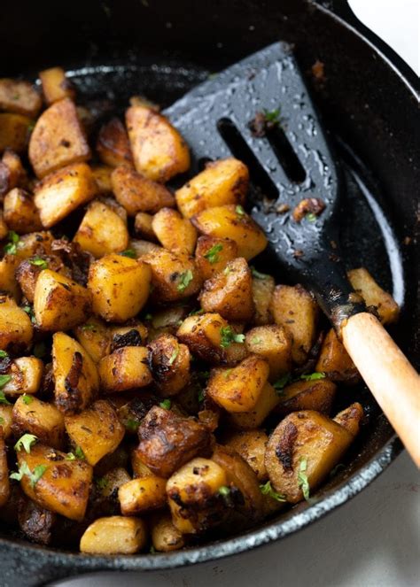 Crispy Skillet Breakfast Potatoes The Flavours Of Kitchen