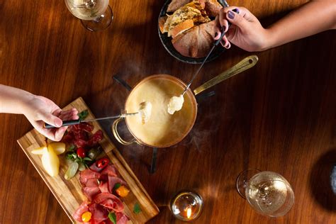 Fondue Em Sp Saiba Onde Comer Essa Del Cia Sem Gastar Tanto