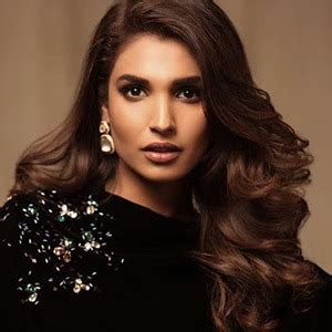 Amna Ilyas model, actress biography | Parhlo.com