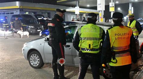 Controlli Sulle Strade Ravennati Veicoli Fermati Ritirate