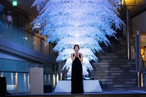 今田美桜が点灯式に登壇 表参道ヒルズの世界最大級の3dプリンター製ツリー Wwdjapan