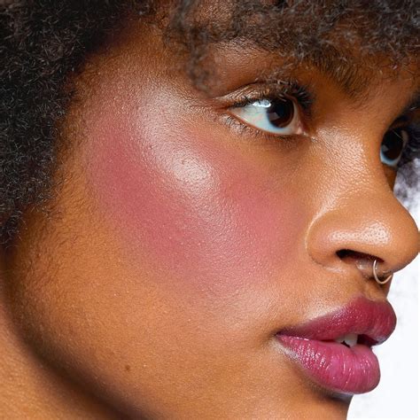 Cream Blush In Very Berry Glow Frilliance