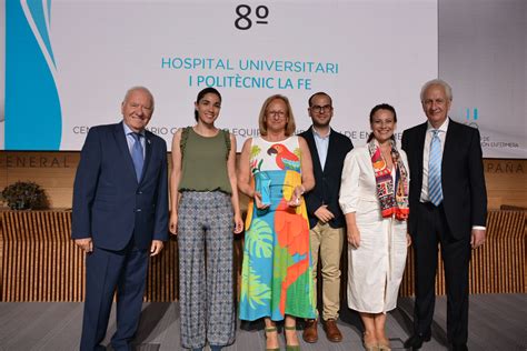 La presidenta del Colegio de Enfermería de Valencia entrega dos Premios