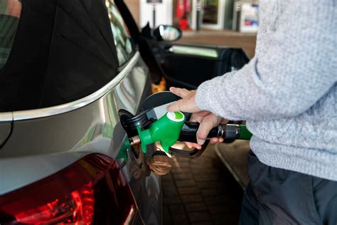 Preț carburanți 5 mai 2023 O nouă ieftinire a carburanților La cât a