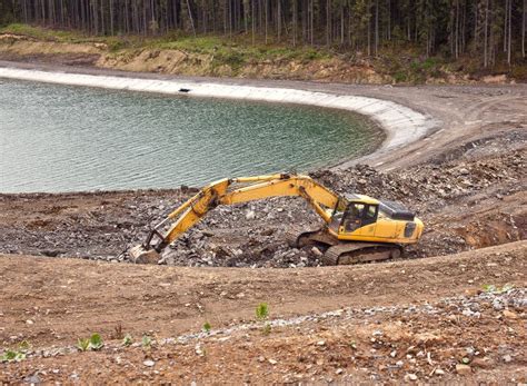 Construcci N De Un Lago Artificial En Bukovel Foto De Archivo Imagen