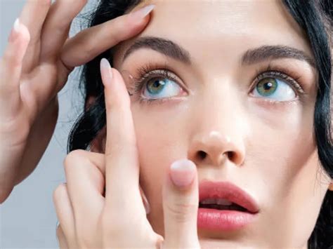 10 Merk Softlens Yang Bagus Dan Aman Untuk Mata Sensitif