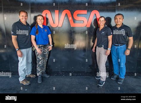 Los miembros de la tripulación que volarán en la misión SpaceX Crew 5