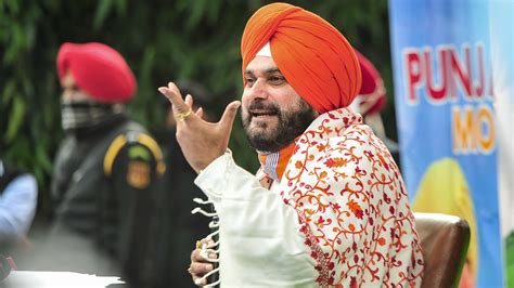 Navjot Singh Sidhu Notices Suspicious Character At His Patiala House