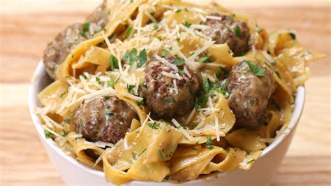 Swedish Meatballs with Noodles | Cooking Frog