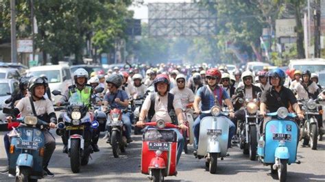 Bergaya Dan Berkarya Dengan Vespa Antique Club Bandung