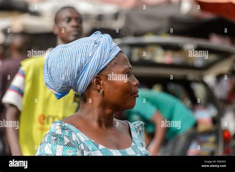 Lom Togo Jan La Mujer Togolesa No Identificado En Azul Y