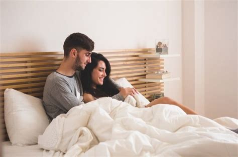 Posisi Hubungan Intim dengan Gaya Lotus Disukai Pasangan, Apa Itu? - Nakita