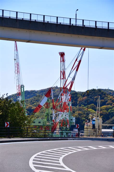 日本海事新聞写真部 On Twitter 道路の向こう側に造船所のクレーンが見えるのも今治ならではの光景