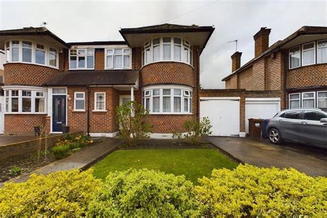 Cannonbury Avenue Pinner Ha5 3 Bed Semi Detached House £699 950