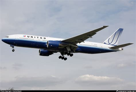 N784UA United Airlines Boeing 777 222ER Photo By Ronny Busch ID